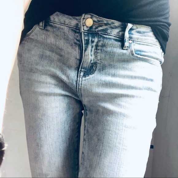 BULLHEAD Denim Light Washed Light Blue Skinny Distressed Jeans Raw Hem Size 26 - Picture 3 of 13